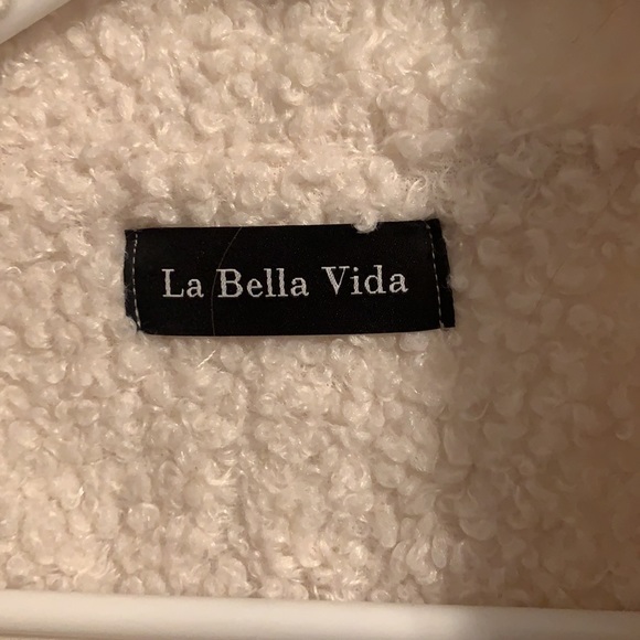 Cream colored vest - Picture 2 of 2